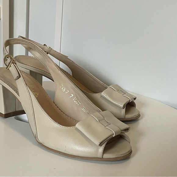 Classic Cream White Leather Sandals - Picture 2 of 3